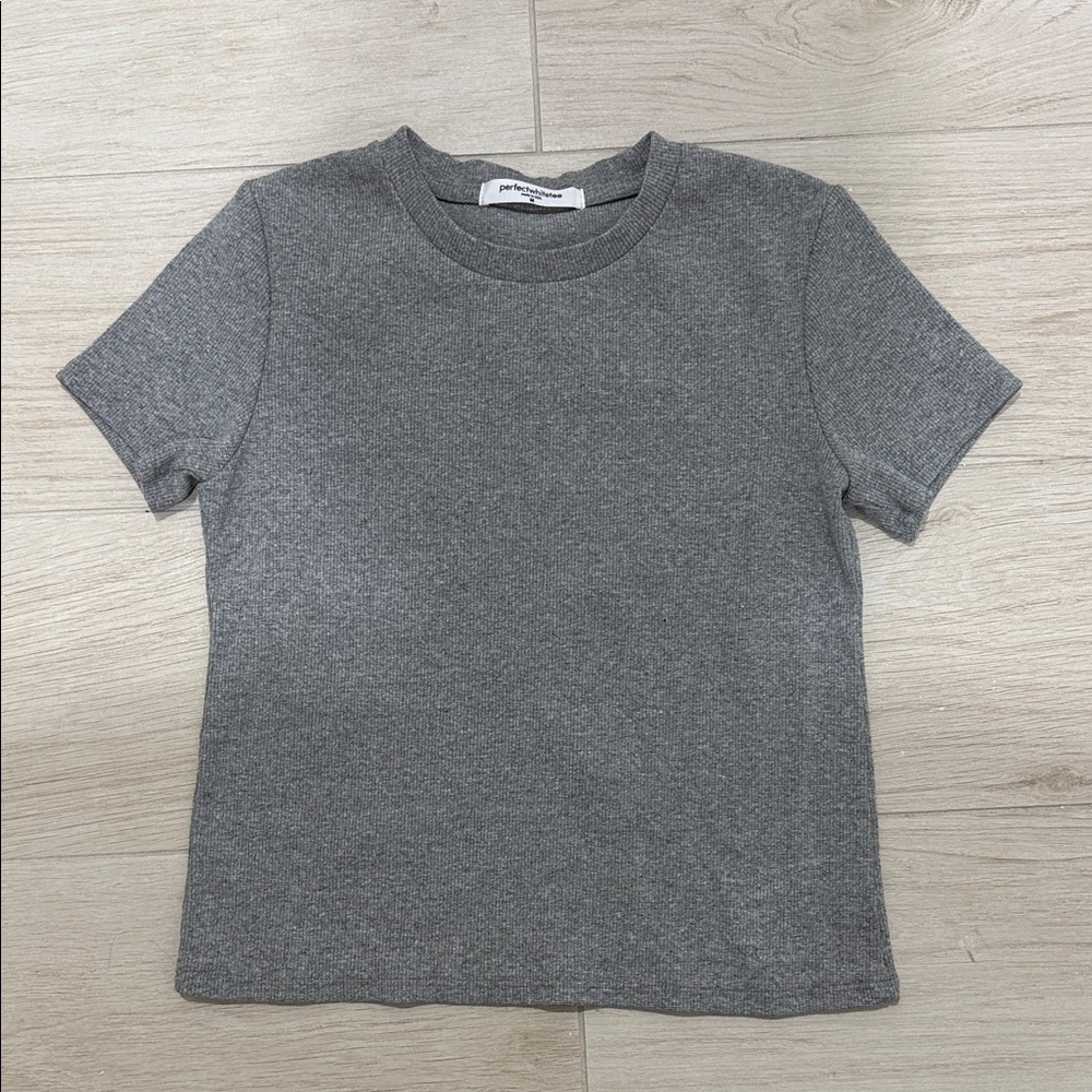 perfectwhitetee Short Sleeve Ribbed Tee in Heather Gray